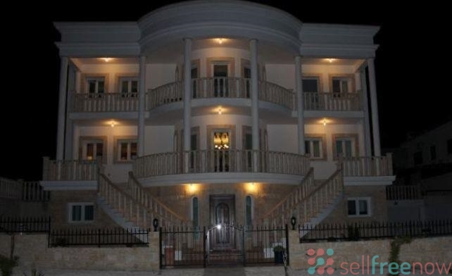 Luxury 7 bedroom Villa in Сoral Bay