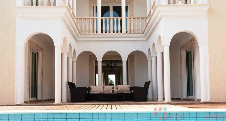 Luxury 7 bedroom Villa in Сoral Bay