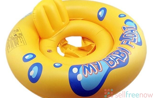 Inflatable swimming circle